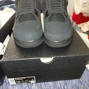 Black cat jordan 4